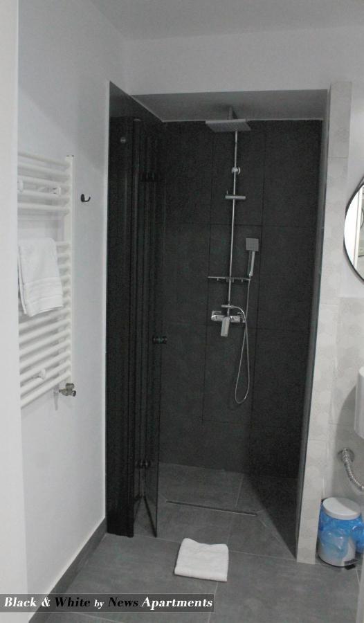 Black & White - News Apartment Bukarest Exteriör bild